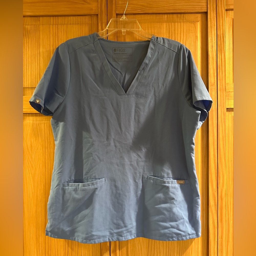 Figs Casma Three Pocket Scrub Top - Ceil Blue